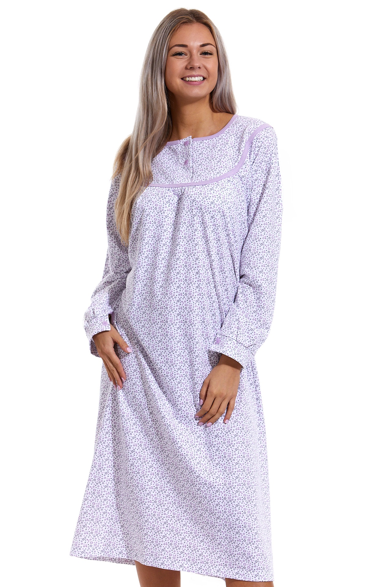 Teplá fialově květovaná noční košile v dlouhé délce na spaní