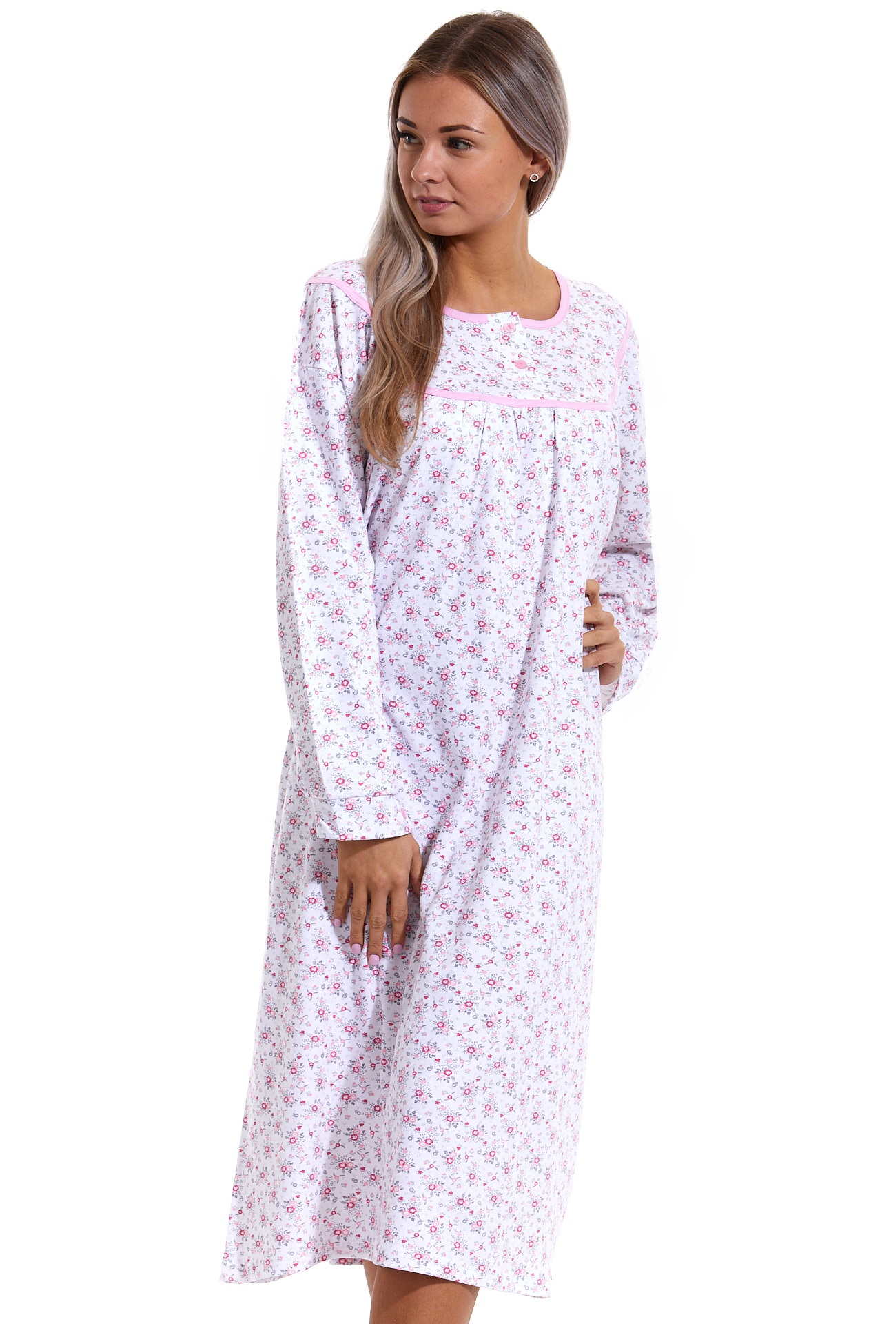 Teplá růžově květovaná noční košile v dlouhé délce na spaní 1C3086