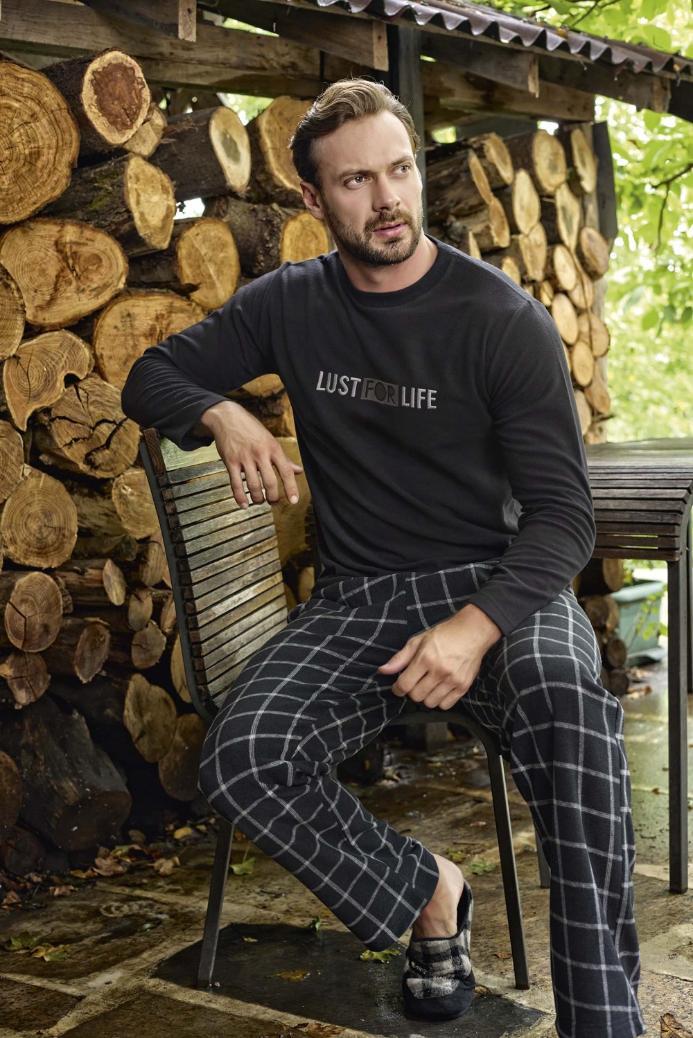 Černé a šedě kárované hřejivé pánské pyžamo LUST FOR LIFE