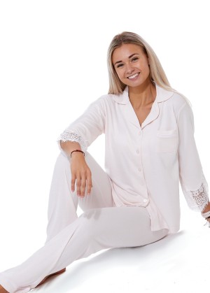 Jemně růžové pyžamo s bílou krajkou elegantní romantické celopropínací na knoflíky na kojení