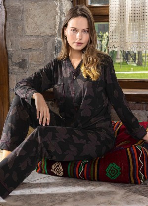 Tmavě fialové a bordó pyžamo kojící elegantní romantické celopropínací na knoflíky, Květinové listí