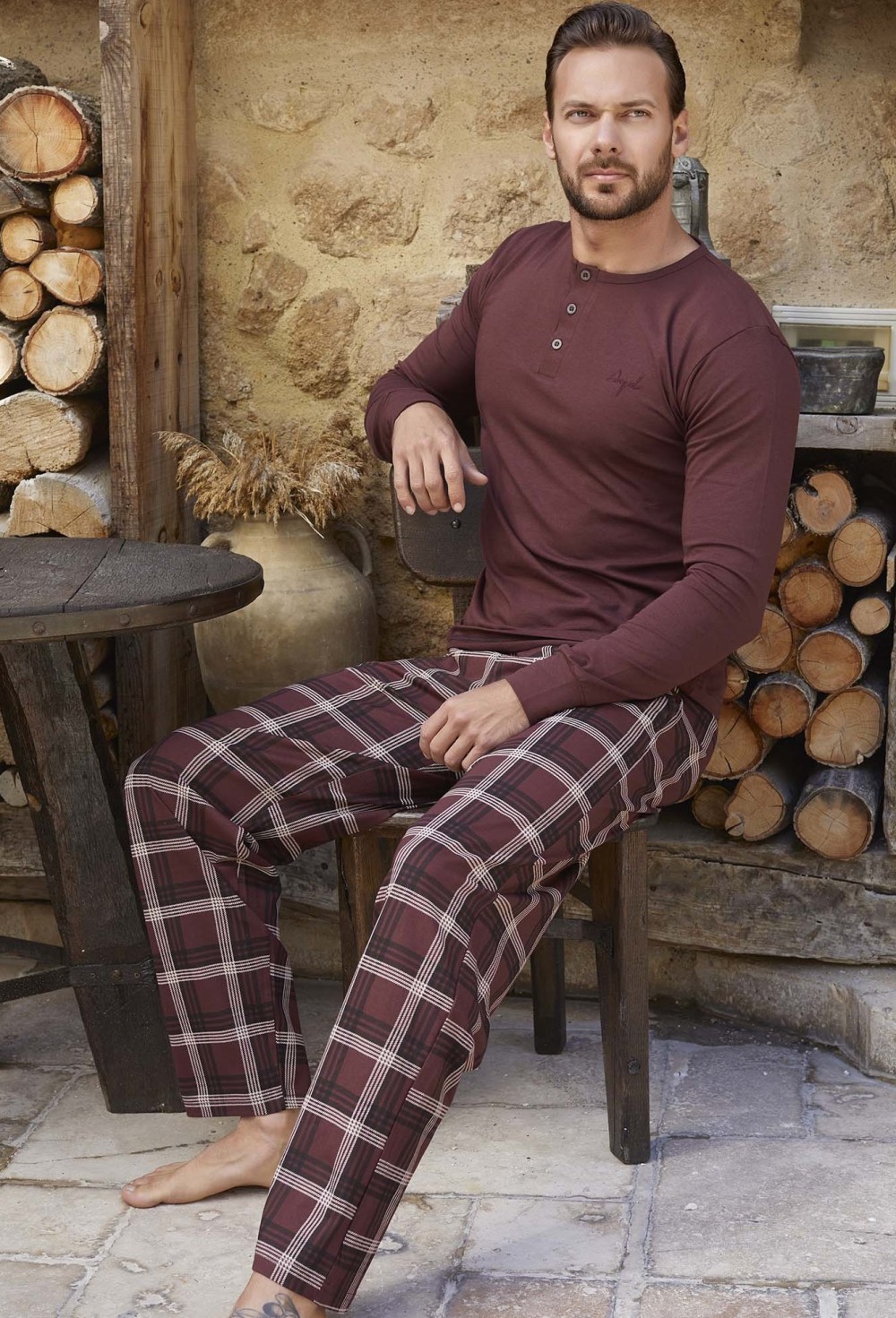 Vínové a šedé kárované luxusní pyžamo pro muže s knoflíky u krk 