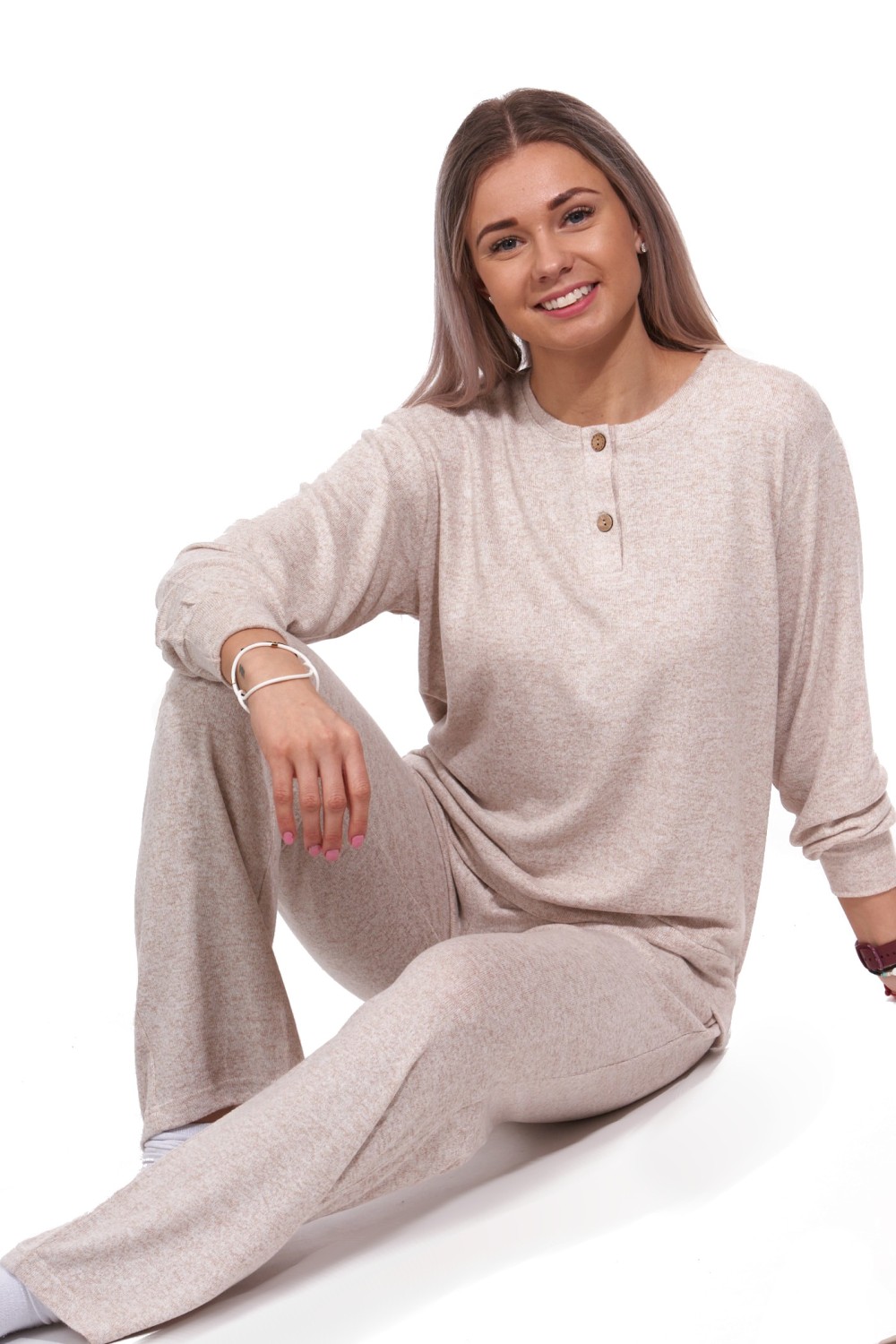 Béžové luxusní hřejivé dámské pyžamo pružné s knoflíky u krku