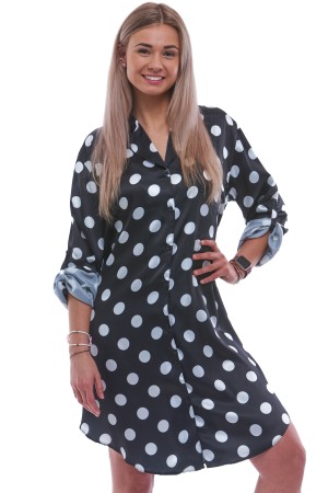 Černá a bíle puntíkatá elegantní košilka s límečkem ze saténu je celopropínací na knoflíky 1XL-3XL