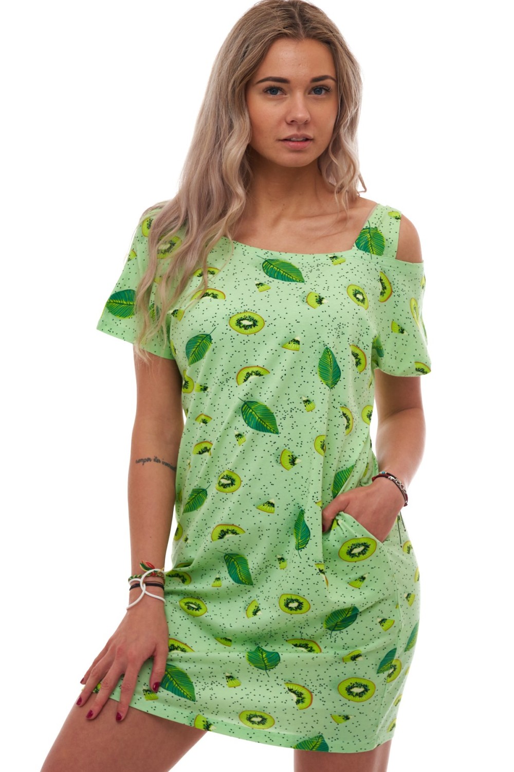 Dámská zelená noční košilka s prostřiženým ramenem a vzorem kiwi – S–XL