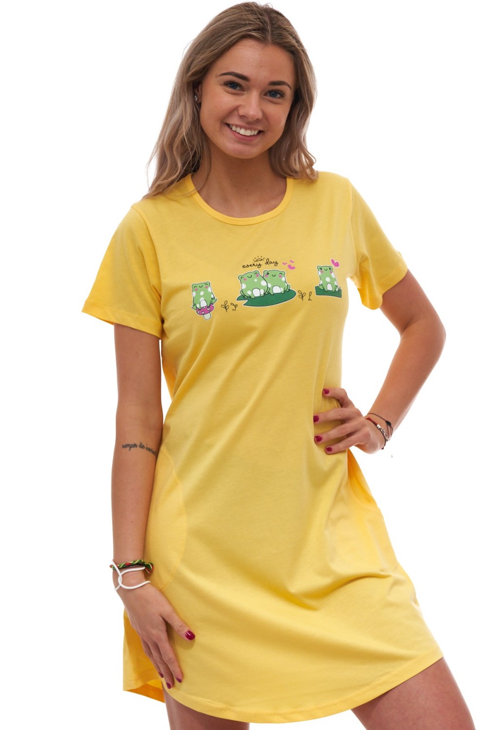 Hřejivě žlutá dámská noční košilka se žabičkami – every day, velikosti S–XL