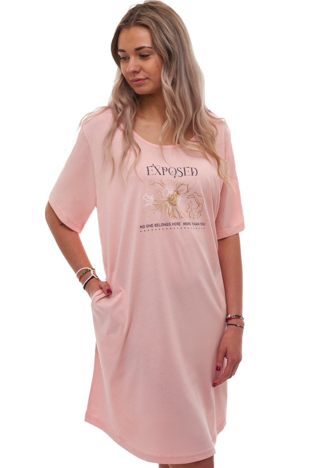 Košilka EXPOSED pro plnoštíhlé – růžová, se zlatým květem a kapsami (1XL–4XL)