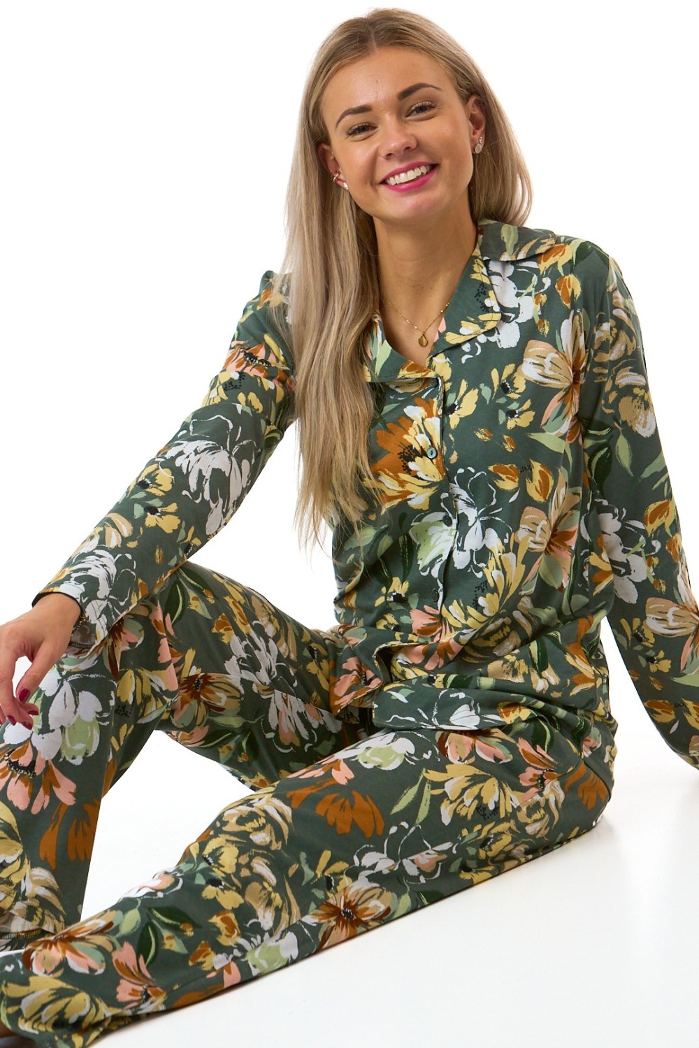 Elegantní zelené dámské pyžamo s exotickým květinovým vzorem