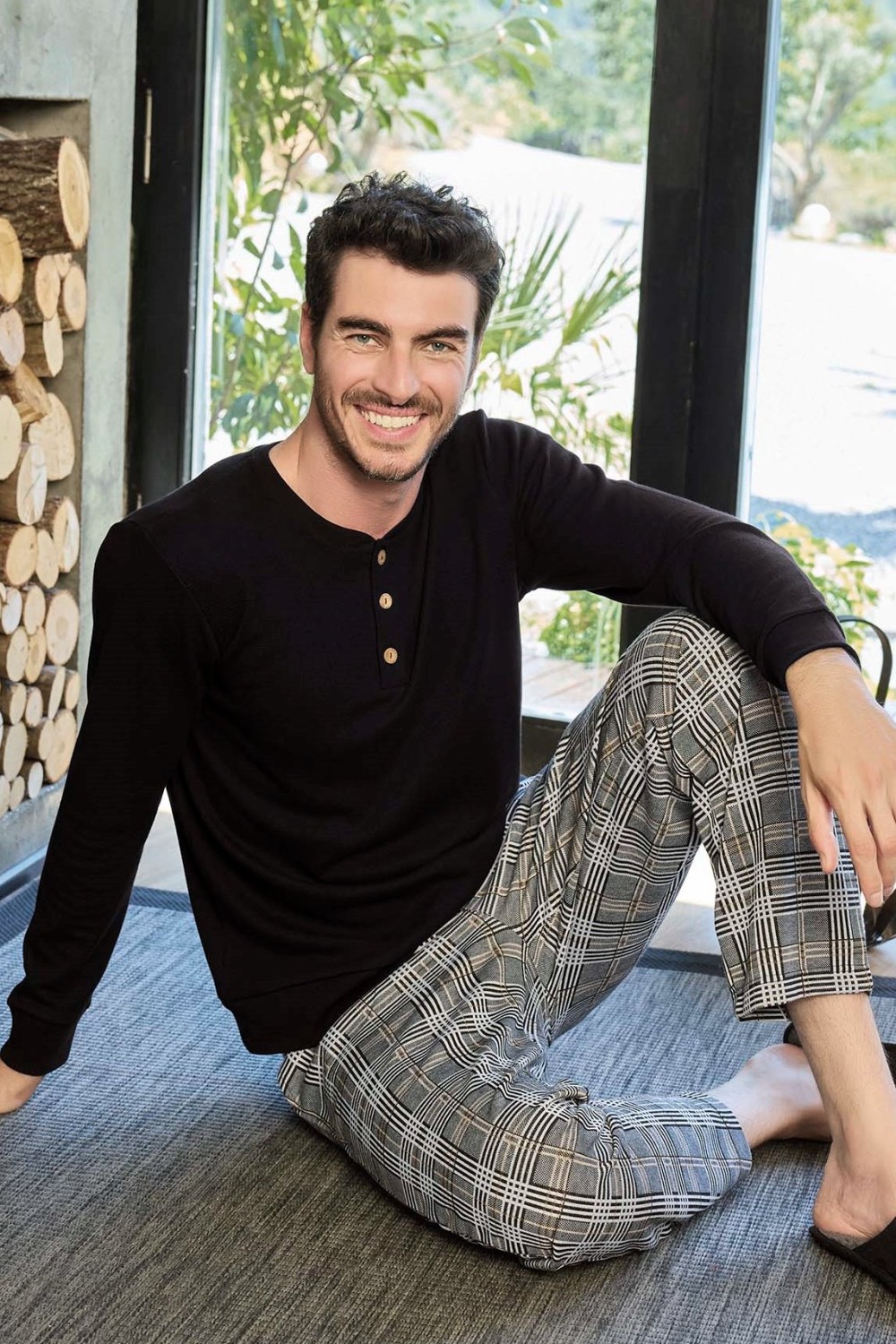 Pánské pyžamo teplé – černé triko a šedé káro kalhoty - TERMO BAVLNA