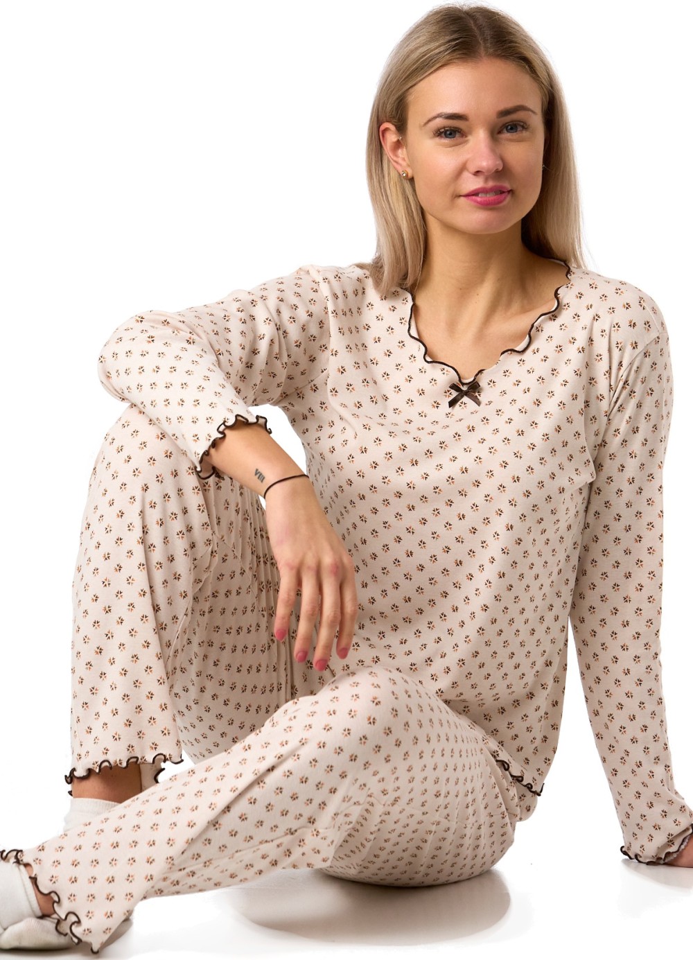 Béžové bavlněné pyžamo s pětilístky a vlnkovanými lemy
