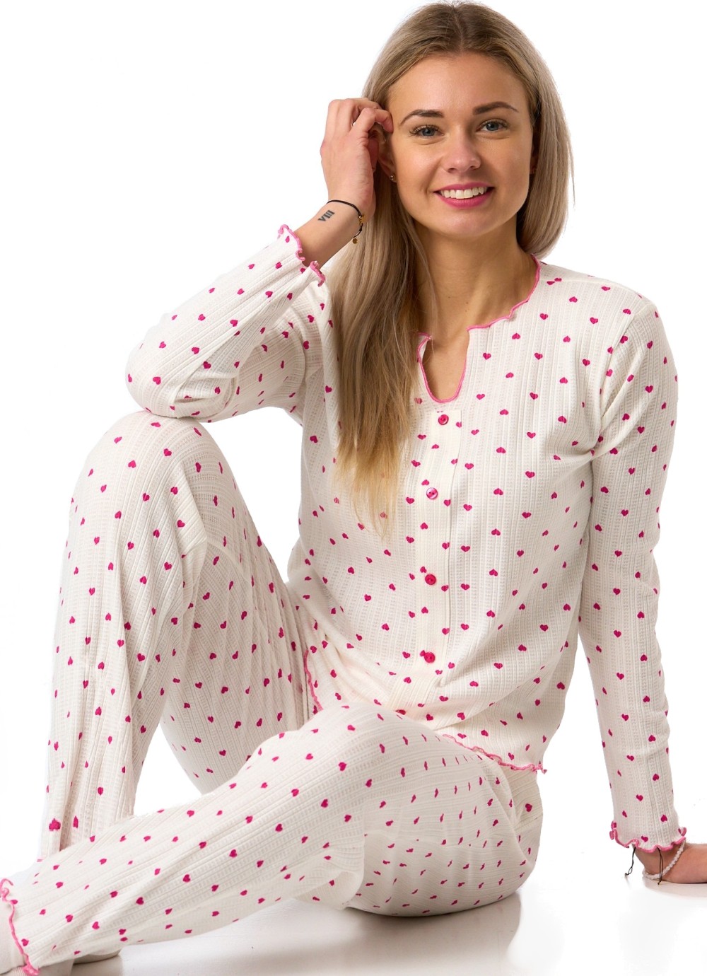 Bílé žebrované bavlněné pyžamo s růžovými srdíčky