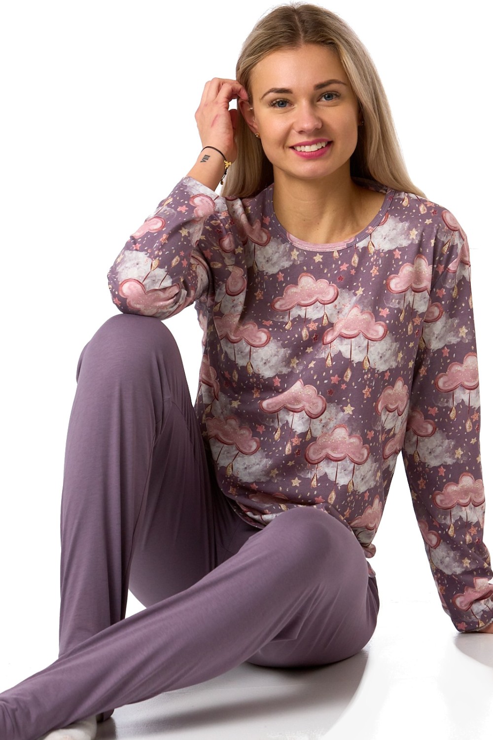 Fialové bavlněné pyžamo s obláčky a snovým motivem