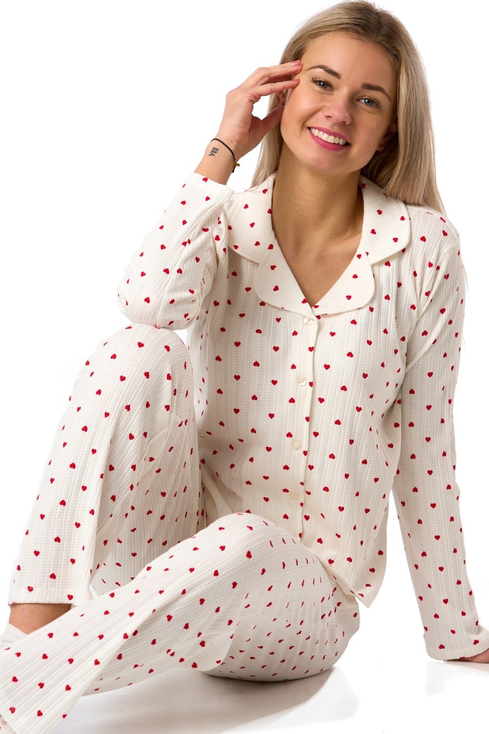 Dámské bílé bavlněné elegantní pyžamo s červenými srdíčky - celopropínací