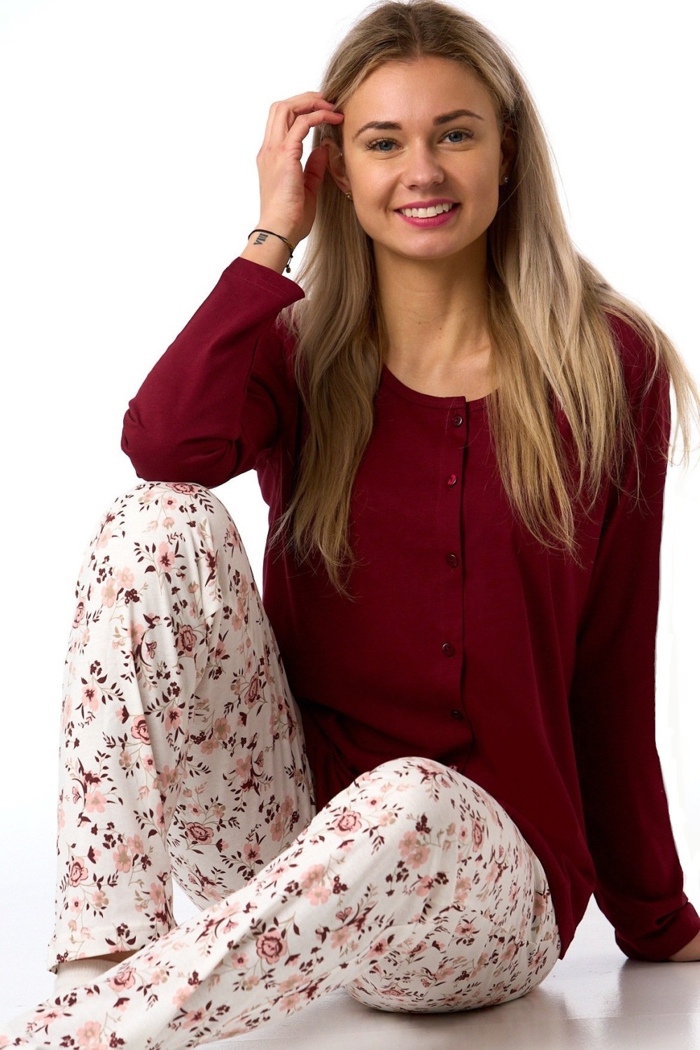 Dámské bavlněné pyžamo vínové s kalhotami se vzorem růží - celopropínací